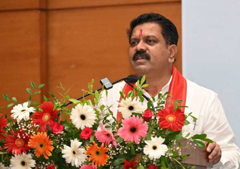 रायपुर : समाज की अपेक्षा पुलिस से होती है और उन अपेक्षाओं पर खरा उतरना हमारी जिम्मेदारी: उपमुख्यमंत्री विजय शर्मा