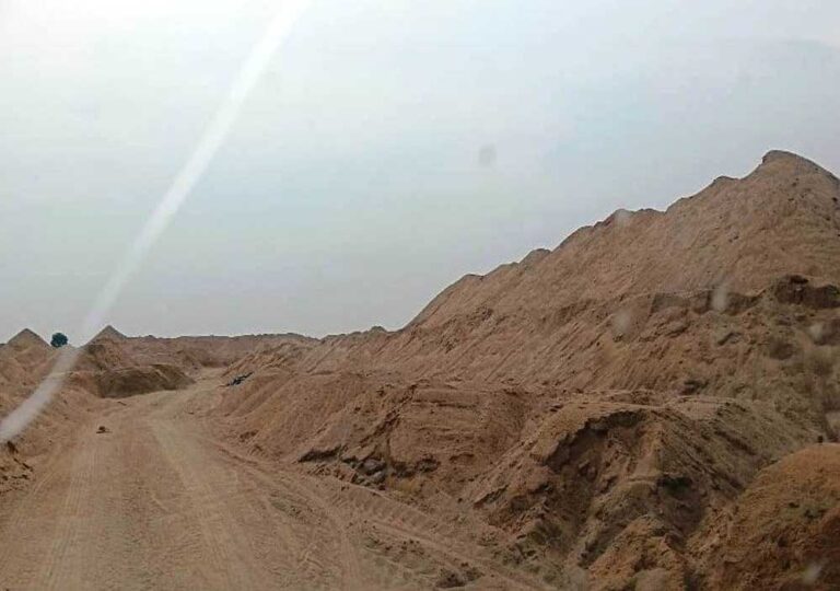 रायपुर : रेत के अवैध भंडारण पर ग्राम बरबसपुर में बड़ी कार्रवाई