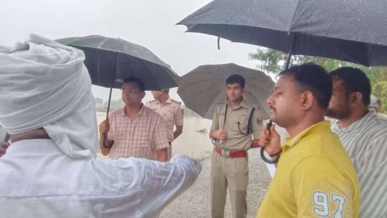 झारखंड में तेज बारिश के बाद नालंदा जिले की लोकायन नदी का अचानक बढ़ा जलस्तर, बाढ़ जैसे हालात