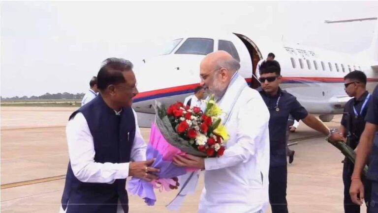 दो दिवसीय छग दौरे पर रायपुर पहुंचे केंद्रीय गृहमंत्री शाह, विमानतल पर सीएम साय ने किया स्वागत