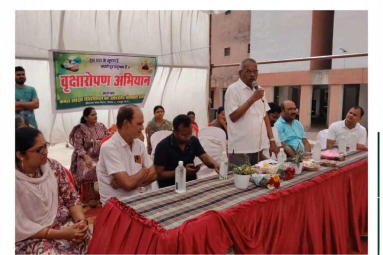 रायपुर : वृक्षारोपण अभियान में शामिल हुए रायपुर विकास प्राधिकरण अध्यक्ष श्री साहू