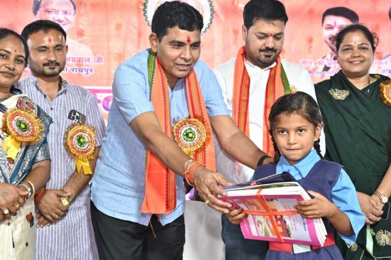 रायपुर : शिक्षा विकास का आधार, जीवन में लक्ष्य प्राप्त करने के लिए मेहनत जरूरी है : टंक राम वर्मा