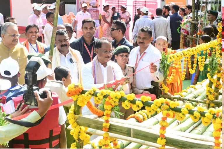 मुख्यमंत्री ने भोंगापाल में बांस नौका विहार केंद्र का किया शुभारंभ