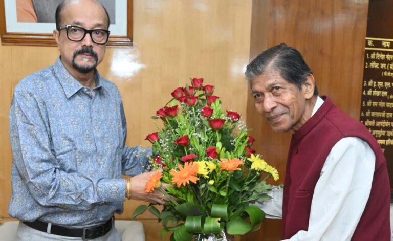 रायपुर : राज्यपाल श्री डेका से पूर्व मंत्री श्री कंवर ने की सौजन्य भेंट