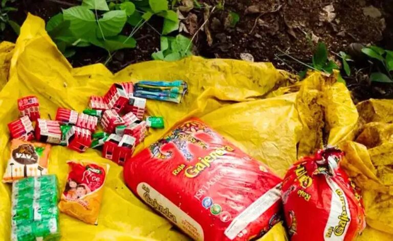 तौरेंगा के जंगलों में नक्सलियों की तलाश करते हुए, सुरक्षाबलों को राशन का बड़ा जखीरा मिला