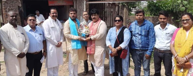 स्वदेशीकरण के लिए ग्रामोद्योग का कार्य सराहनीय: राकेश पाण्डेय