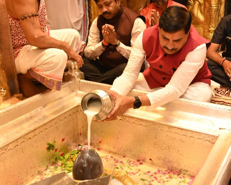 MP NEWS: मुख्यमंत्री डॉ. यादव ने वाराणसी में किये बाबा काशी विश्वनाथ के दर्शन…