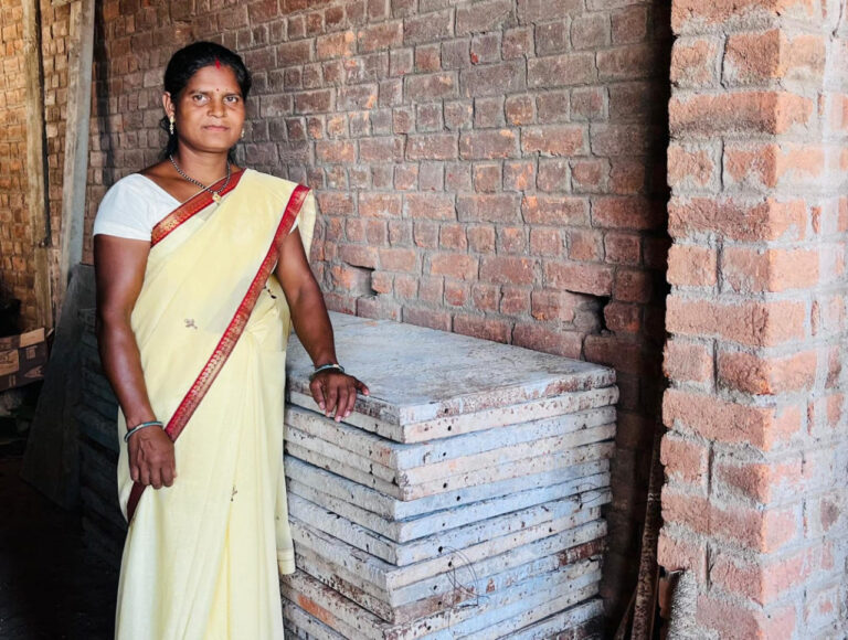 CG NEWS: शासन की योजनाओं से सशक्त बनी जशपुर की उद्यमी महिला लालमती….