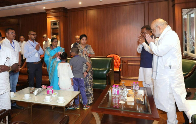 CG NEWS: केन्द्रीय गृह मंत्री अमित शाह ने शहीद आकाश राव गिरिपुंजे को दी श्रद्धांजलि, परिजनों से की मुलाकात….