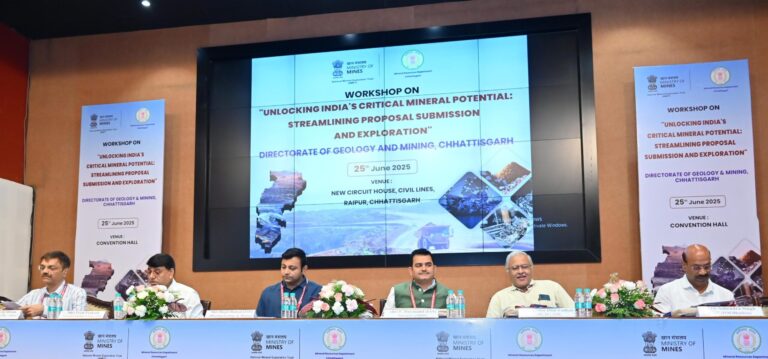 CG NEWS- छत्तीसगढ़ की खनिज विविधता है देश की आर्थिक समृद्धि का आधार – खनिज सचिव पी. दयानंद…