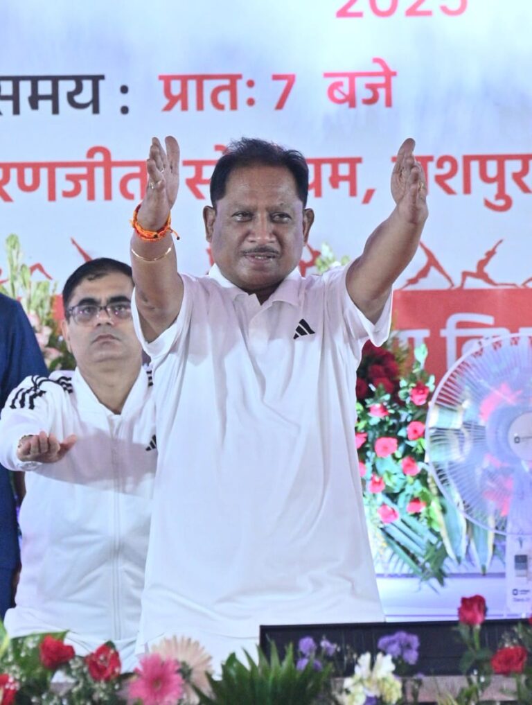 CG NEWS- मुख्यमंत्री विष्णु देव साय ने हजारों लोगों संग किया योगाभ्यास, कहा – योग सनातन भारत की धरोहर….