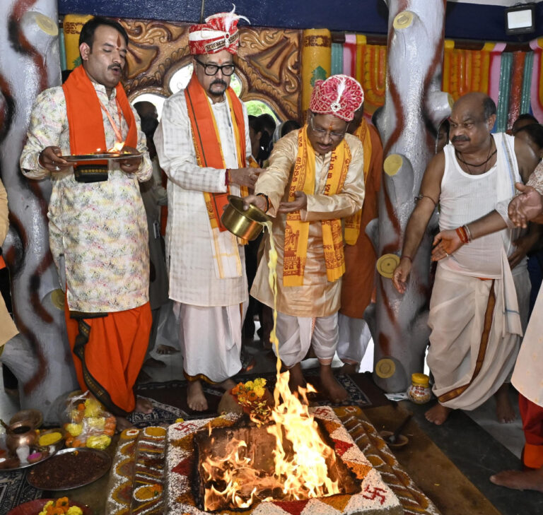 CG NEWS: मुख्यमंत्री विष्णु देव साय भगवान जगन्नाथ की रथ यात्रा में हुए शामिल : छेरापहरा की रस्म अदायगी कर मांगा प्रदेशवासियों के लिए आशीर्वाद…