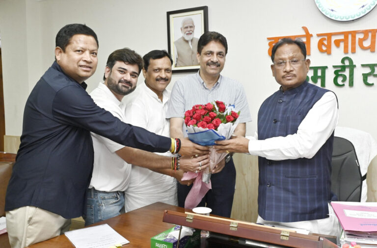 CG News: मुख्यमंत्री विष्णु देव साय से छत्तीसगढ़ ओलम्पिक संघ के पदाधिकारियों ने की सौजन्य मुलाकात, ओलम्पिक दिवस कार्यक्रम में किया आमंत्रित…