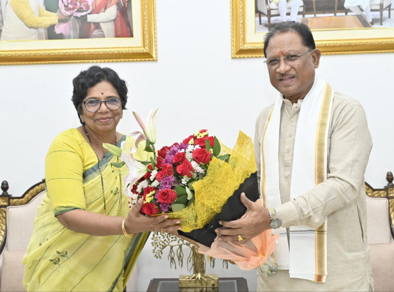 CG NEWS: मुख्यमंत्री विष्णु देव साय से राष्ट्रीय महिला आयोग अध्यक्ष विजया रहाटकर की सौजन्य मुलाकात, महिला सशक्तिकरण पर हुई चर्चा…