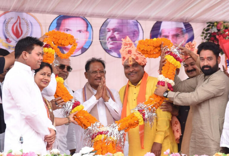 CG News: मुख्यमंत्री साय चन्द्रनाहू कुर्मी समाज  के केन्द्रीय महाधिवेशन में हुए शामिल, समाज को बताया विकास का आधार….