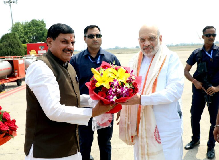 MP NEWS: केंद्रीय गृह मंत्री अमित शाह का मुख्यमंत्री डॉ. मोहन यादव ने किया आत्मीय स्वागत…