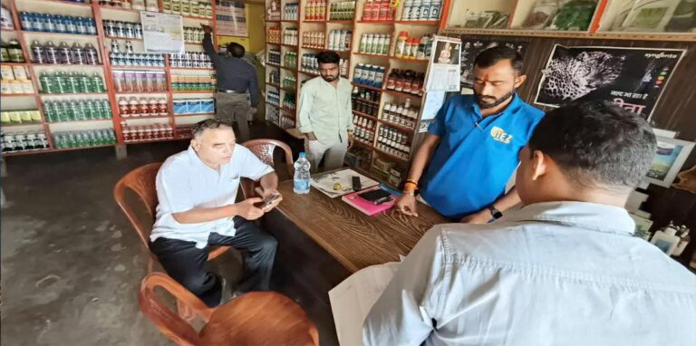CG Crime : खाद-बीज दुकानों पर कृषि विभाग की छापेमारी, किसानों को एक्सपायरी डेट की दवा बेचने की थी तैयारी, 5 दुकानदारों को नोटिस; जवाब नहीं देने पर लाइसेंस रद्द करने की चेतावनी…