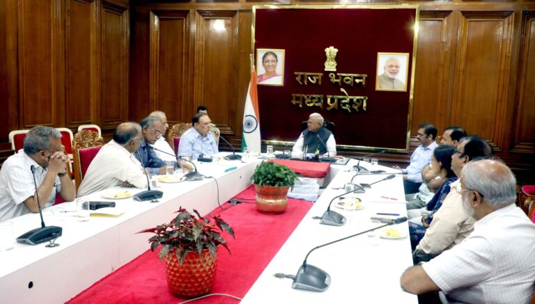 MP News: राज्यपाल मंगुभाई पटेल से डॉ. ए.आर. डल्ला की सौजन्य भेंट, सिकल सेल उन्मूलन मिशन पर हुई विस्तृत चर्चा…