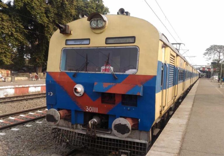 गंभीर लापरवाही: मेमू ट्रेन शुरू होने के बाद से एक बार भी समय पर नहीं पहुंची गेवरारोड