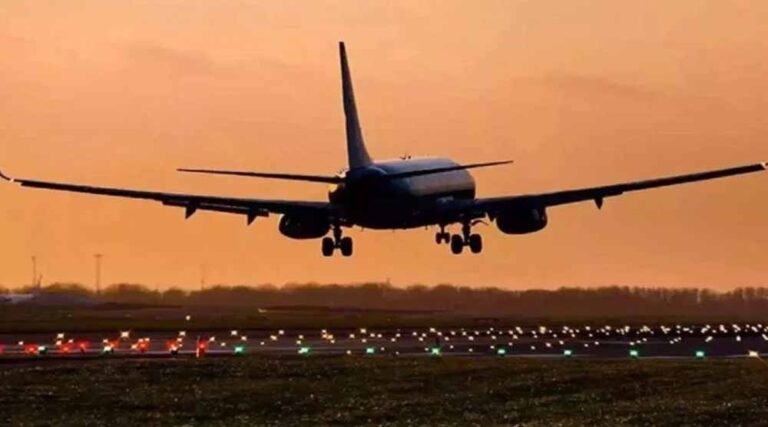 लगातार बारिश से एयरपोर्ट रनवे जलमग्न, बिलासपुर की फ्लाइट की रायपुर में कराई गई लैंडिंग