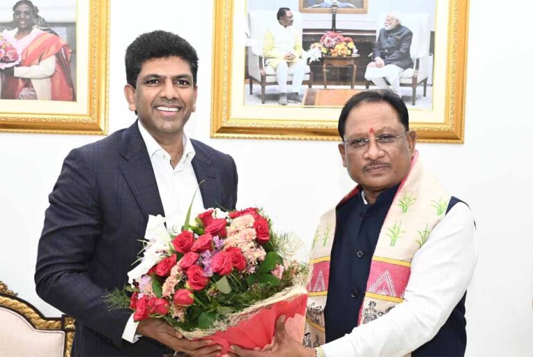 मुख्यमंत्री विष्णु देव साय से केंद्रीय संचार एवं ग्रामीण विकास राज्य मंत्री डॉ. चन्द्रशेखर पेम्मासानी ने की सौजन्य मुलाक़ात मुख्यमंत्री विष्णु देव साय से केंद्रीय संचार एवं ग्रामीण विकास राज्य मंत्री डॉ. चन्द्रशेखर पेम्मासानी ने की सौजन्य मुलाक़ात