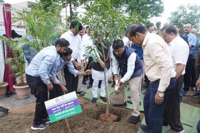 एक पेड़ माँ के नाम अभियान पर्यावरण संरक्षण का प्रतीक: मंत्री केदार कश्यप