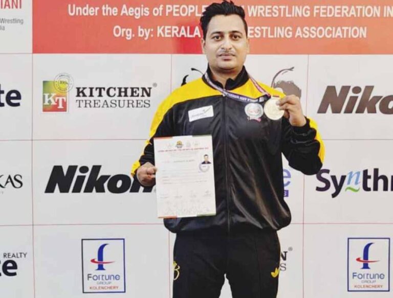 केरल में आयोजित नेशनल पैरा आर्म-रेसलिंग चैंपियनशिप में श्रीमंत झा ने जीता गोल्ड मेडल, बढ़ाया छत्तीसगढ़ का मान