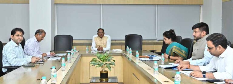 मुख्यमंत्री साय ने की इलेक्ट्रॉनिक्स एवं सूचना प्रौद्योगिकी विभाग के कार्यों की समीक्षा : बस्तर से सरगुजा तक डिजिटल क्रांति का विस्तार, 5000 मोबाइल टावर का लक्ष्य तय