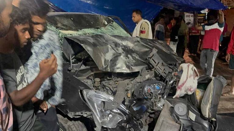 कोरबा में सड़क हादसा : नशे में दौड़ाई कार, दो को मौत, तीन घायल कोरबा में सड़क हादसा : नशे में दौड़ाई कार, दो को मौत, तीन घायल