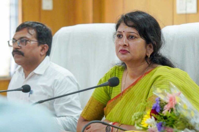 रायपुर : बाल संरक्षण आयोग की अध्यक्ष डॉ. वर्णिका शर्मा का बेमेतरा दौरा