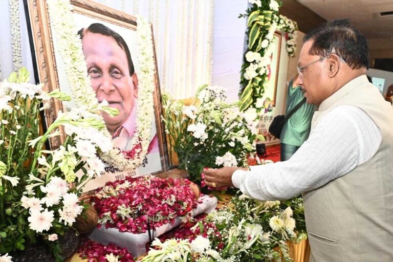 सभी को हँसाने वाला कवि हमें रुलाकर चला गया – मुख्यमंत्री साय