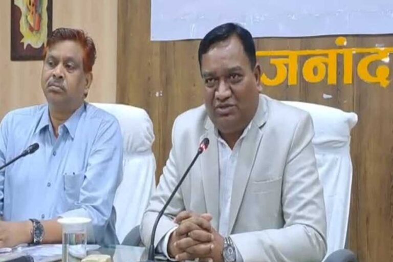 कमिश्नर बस्तर डोमन सिंह ने वीडियो कांफ्रेंसिंग के जरिए ली भैरमगढ़- नरहरपुर सहित माकड़ी एवं बकावण्ड ब्लॉक के अधिकारियों की बैठक