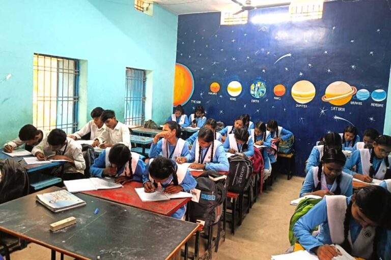 रायपुर : युक्तियुक्तकरण से स्कूलों में लौटी रौनक