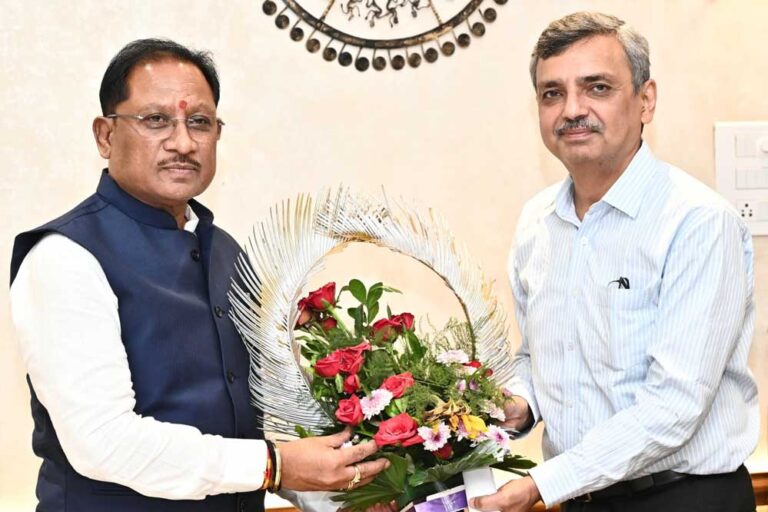 रायपुर : मुख्यमंत्री साय से भारत सरकार में भूमि संसाधन सचिव ने की सौजन्य भेंट