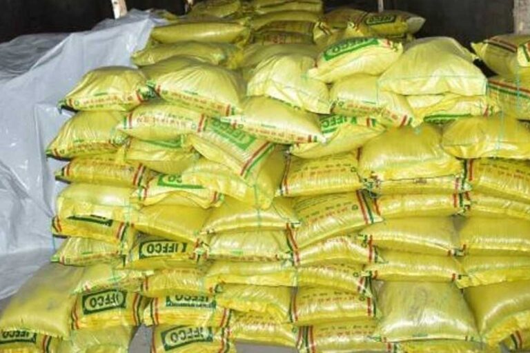 मोहला : छत्तीसगढ़ में खाद की कोई कमी नहीं मोहला : छत्तीसगढ़ में खाद की कोई कमी नहीं