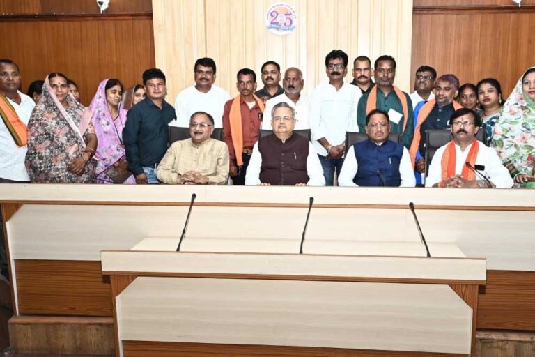 रायपुर : राजनांदगांव के नागरिक प्रतिनिधिमंडल ने की मुख्यमंत्री से सौजन्य भेंट, विकास कार्यों के लिए जताया आभार