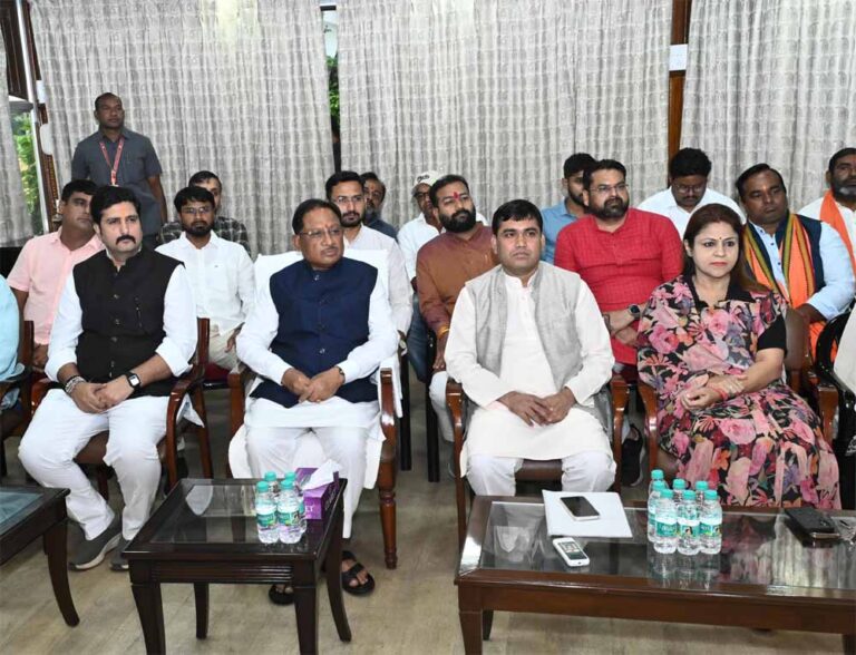 प्रधानमंत्री नरेंद्र मोदी के ‘मन की बात’ में बिल्हा की मातृशक्ति का उल्लेख – छत्तीसगढ़ की मातृशक्ति की स्वच्छता पहल को राष्ट्रीय मंच पर मिली पहचान प्रधानमंत्री नरेंद्र मोदी के ‘मन की बात’ में बिल्हा की मातृशक्ति का उल्लेख – छत्तीसगढ़ की मातृशक्ति की स्वच्छता पहल को राष्ट्रीय मंच पर मिली पहचान