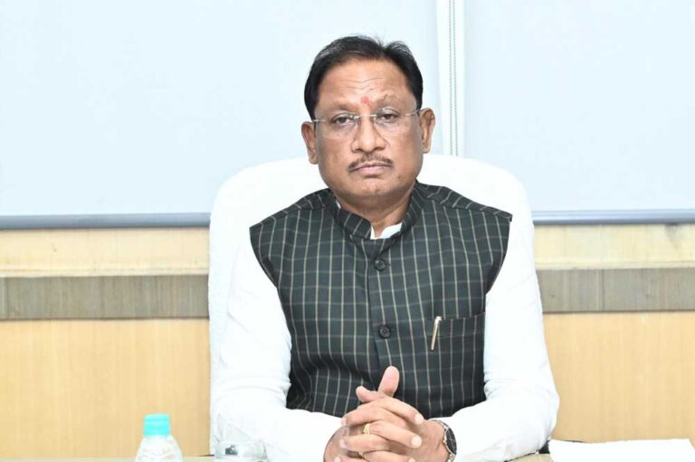 रायपुर : मुख्यमंत्री विष्णु देव साय ने कहा—सड़कों पर विचरण करने वाले निराश्रित पशुओं की प्रभावी रोकथाम सुनिश्चित करें