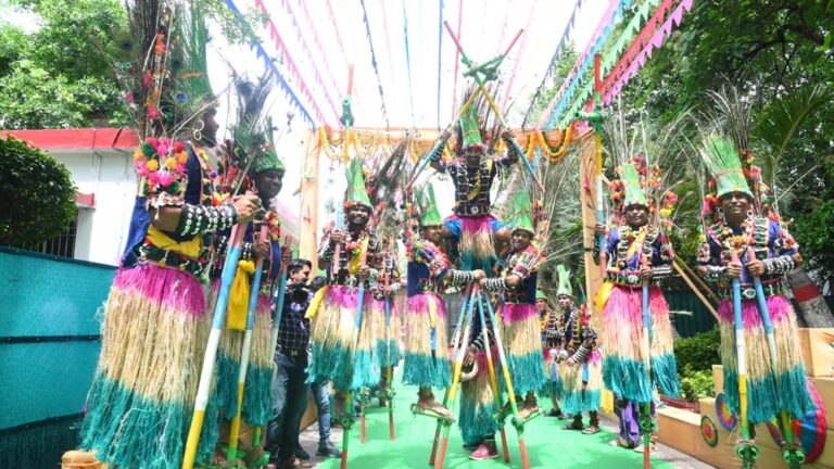 हरेली की सुग्घर परंपरा के रंग में रंगा मुख्यमंत्री निवास