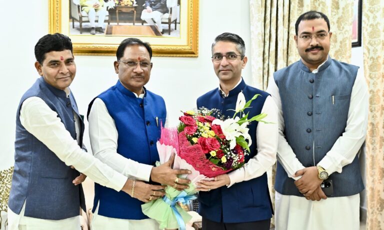 छत्तीसगढ़ की खेल प्रतिभाएं छूएंगी आकाश, आधुनिक तकनीक से होंगे खिलाड़ी पारंगत,मुख्यमंत्री विष्णु देव साय से ओलंपिक स्वर्ण पदक विजेता शूटर अभिनव बिंद्रा ने की मुलाकात