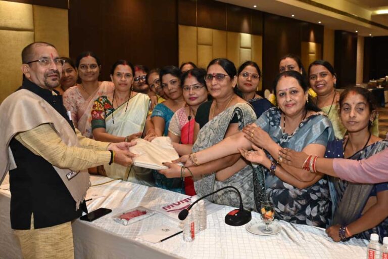 रायपुर : श्रम कल्याण केन्द्रों का होगा उन्नयन, अध्यक्ष योगश दत्त मिश्रा ने ली बैठक