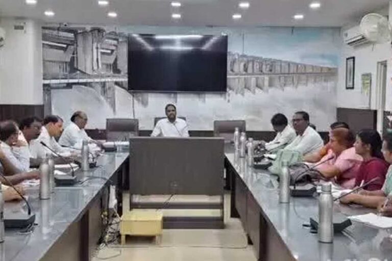 धमतरी : टीएल मीटिंग : बाढ़ प्रभावित क्षेत्रों में राशन और दवाईयां की उपलब्धता करें सुनिश्चित