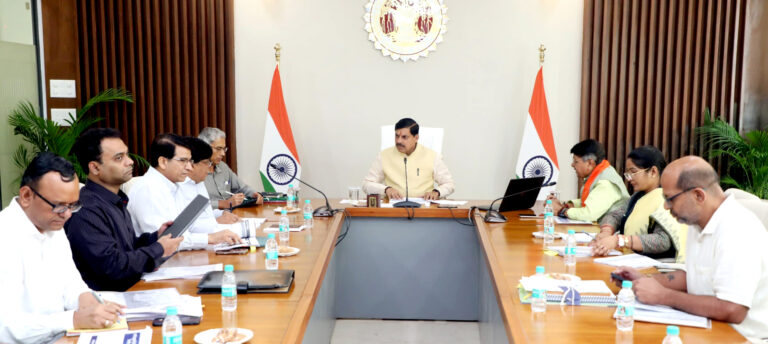 MP NEWS: नगरीय क्षेत्रों में झुग्गी बस्तियों के विस्तार को नियंत्रित करने कार्य-योजना बनाई जाए : मुख्यमंत्री डॉ. यादव…