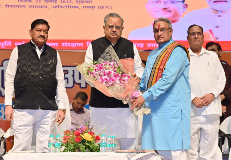 गरीबों को गुणत्तापूर्ण राशन मिले यह महत्वपूर्ण जिम्मेदारी: विधानसभा अध्यक्ष डॉ. रमन सिंह…. गरीबों को गुणत्तापूर्ण राशन मिले यह महत्वपूर्ण जिम्मेदारी: विधानसभा अध्यक्ष डॉ. रमन सिंह….
