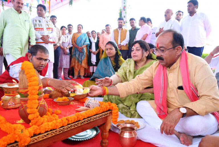 उप मुख्यमंत्री अरुण साव ने सपरिवार मनाया हरेली पर्व, कृषि औजारों की पूजा और गेड़ी का लिया आनंद….