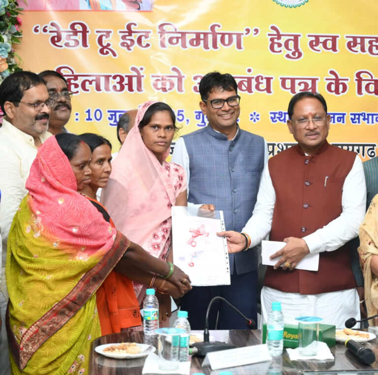 CG- प्रधानमंत्री की गारंटी पर अमल की शुरुआत: मुख्यमंत्री विष्णुदेव साय ने 10 महिला स्व-सहायता समूहों को सौंपा रेडी टू ईट निर्माण कार्य….