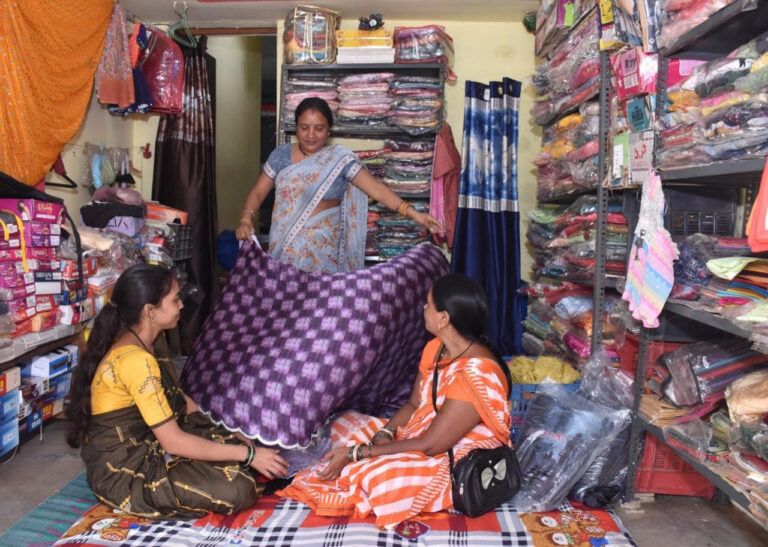 ‘बिहान’ योजना से बदल रही ग्रामीण महिलाओं की तस्वीर, लखपति दीदी कुसुम साहू बनीं आत्मनिर्भरता की मिसाल…