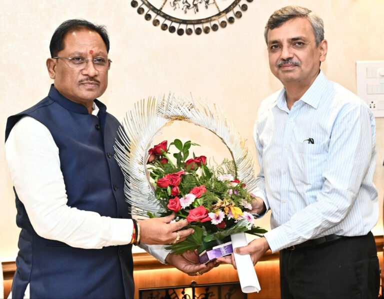 मुख्यमंत्री विष्णु देव साय से भूमि संसाधन विभाग के सचिव मनोज जोशी की भेंट, भू-अभिलेख सुदृढ़ीकरण और तकनीकी नवाचारों पर हुई विस्तृत चर्चा….