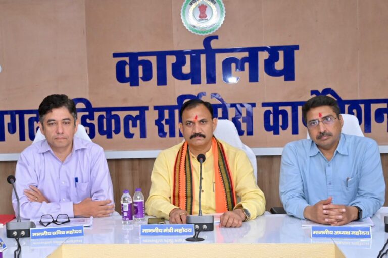 मुख्यमंत्री विष्णुदेव साय की मंशा के अनुसार राज्य की जनता को मिले बेहतर और सुलभ स्वास्थ्य सुविधाएं: स्वास्थ्य मंत्री जायसवाल….