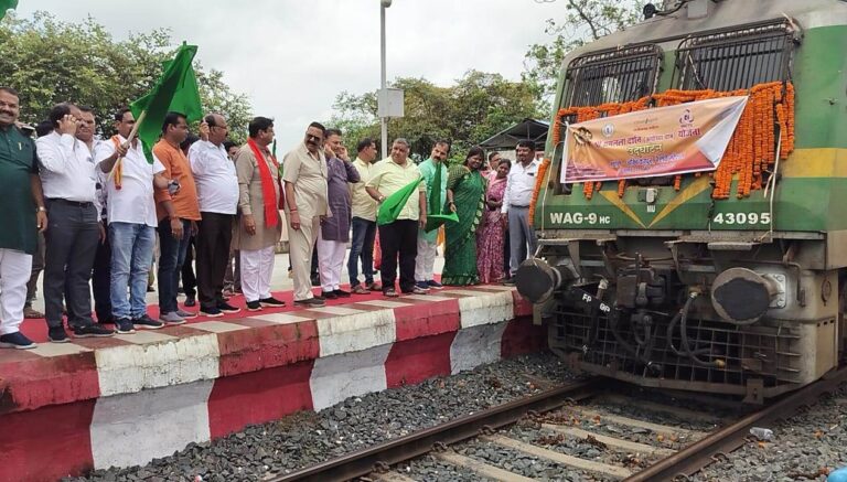 श्री रामलला दर्शन योजना के तहत सरगुजा संभाग से 850 श्रद्धालओं का जत्था अयोध्या धाम रवाना…